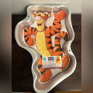 Wilton Disney Tigger Cake Pan with Original Insert & Instructions ✨